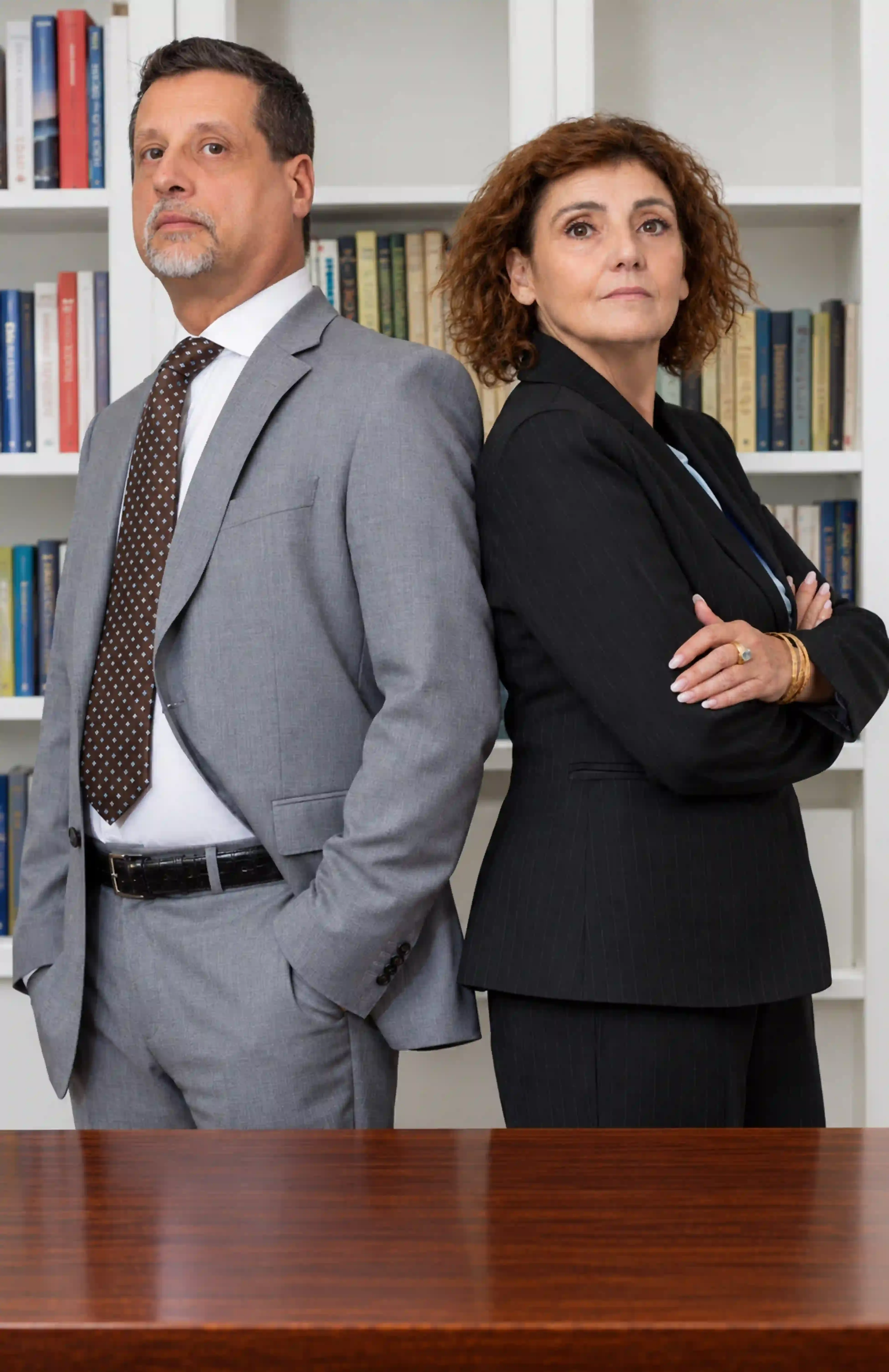 Claudio Sinico e Patrizia Pano, fondatori di SI-PA, davanti a una libreria